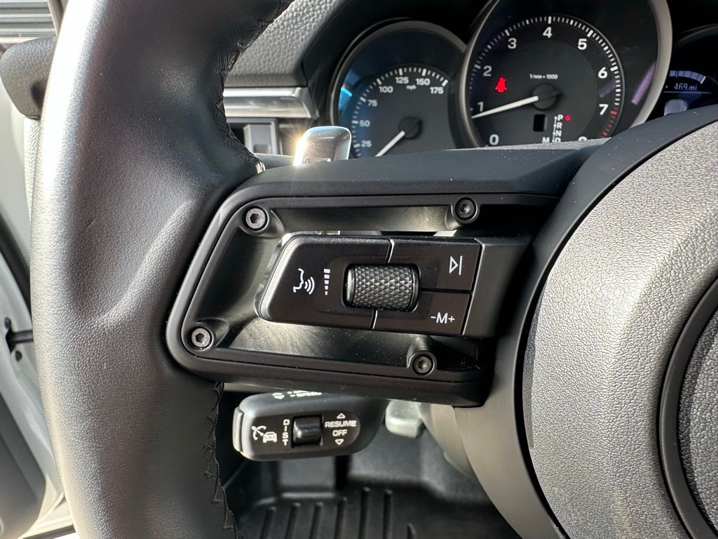 Thumbnail: 2023 Porsche Macan - 18