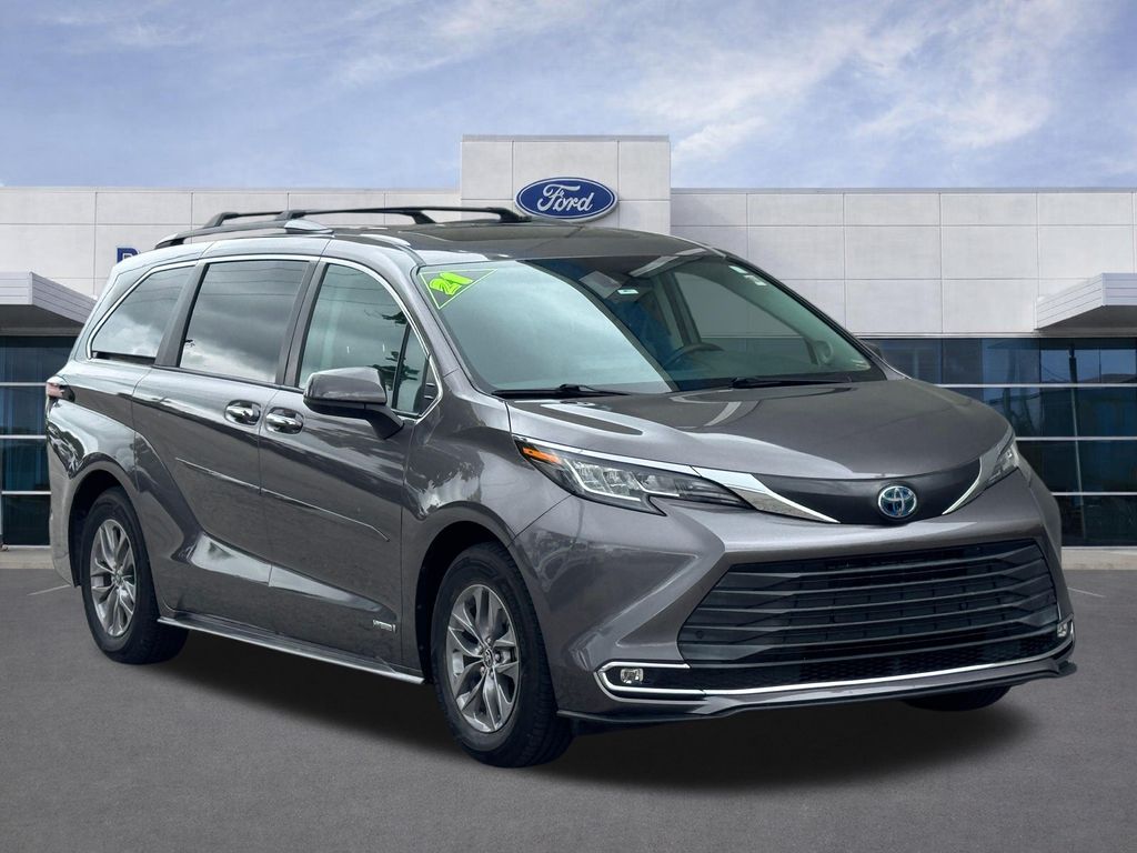 Used 2021 Toyota Sienna XLE with VIN 5TDJRKEC5MS032602 for sale in Kansas City