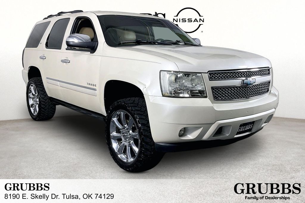 White 2009 Chevrolet Tahoe SUV / Crossover Four-Wheel Drive 6-Speed Automatic Overdrive