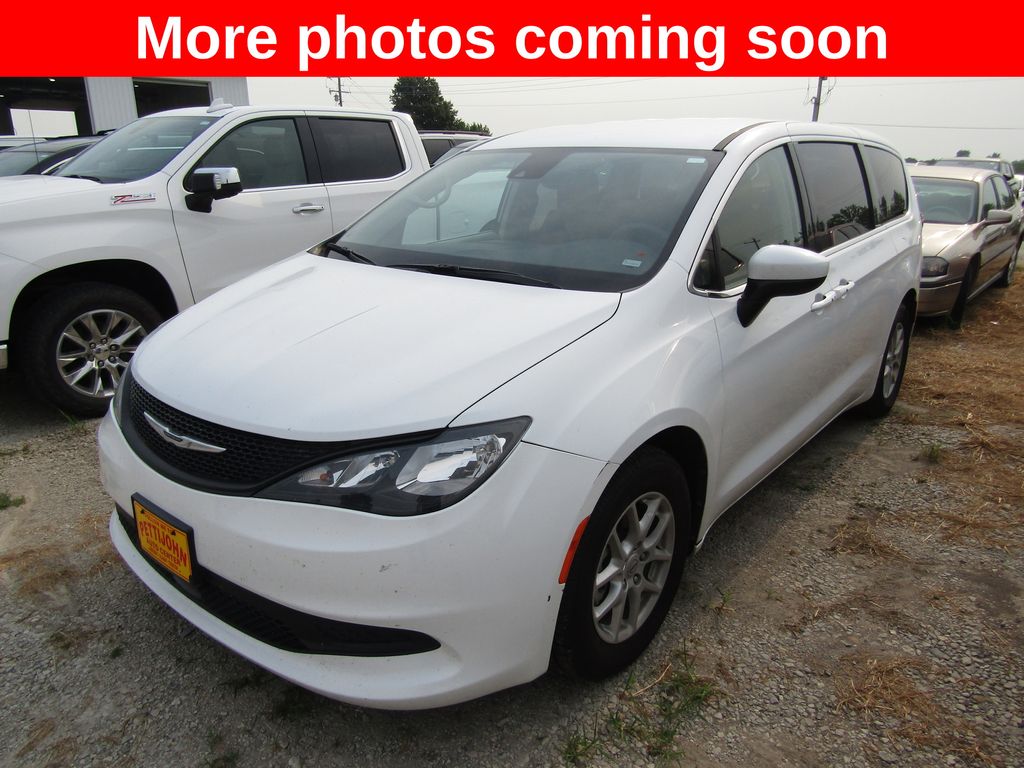 2023 Chrysler Voyager LX FWD