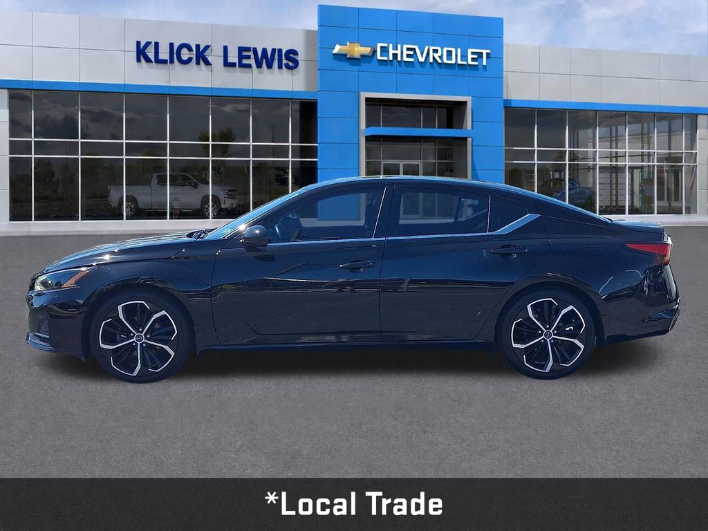2023 Nissan Altima 2.5 SR Black at South Hills Kia