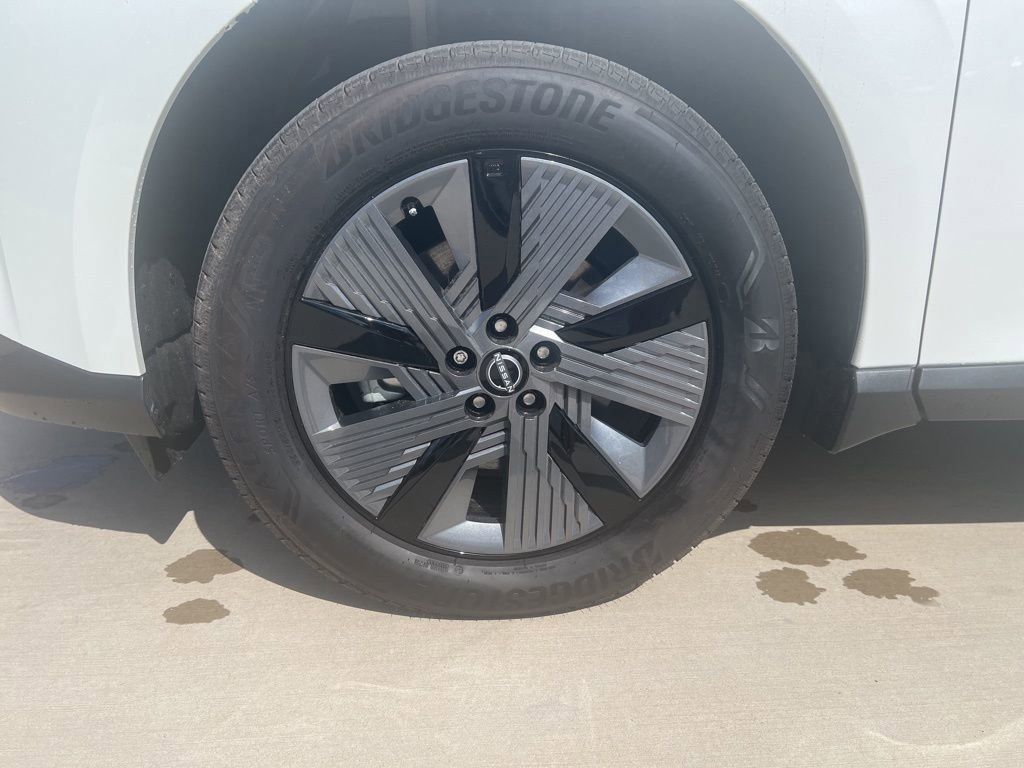 2025 Everest White Pearl Tricoat Nissan Murano SL AWD SUV