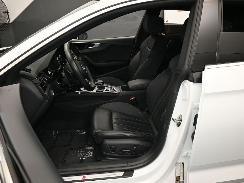 Used 2021 Ibis White Audi 45 S line Premium image 11