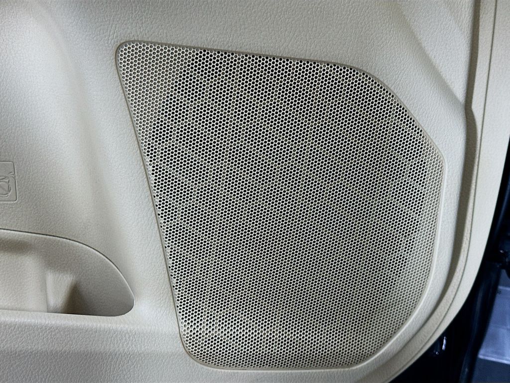 Thumbnail: 2017 Toyota Highlander - 19