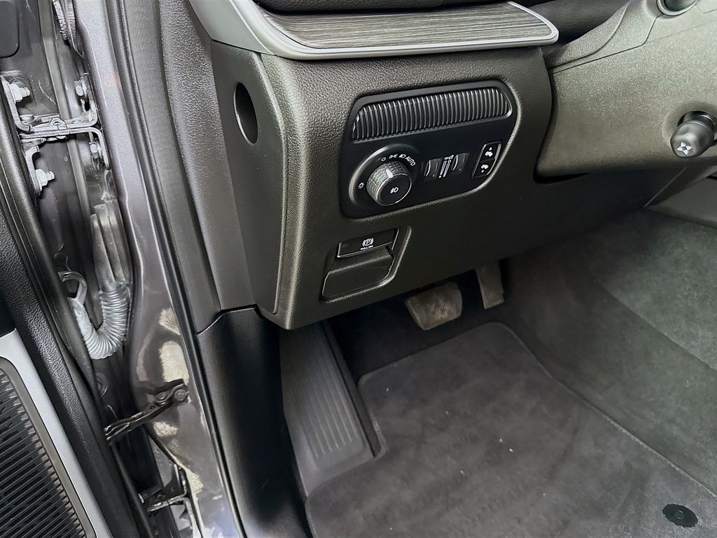 Thumbnail: 2023 Jeep Wagoneer - 10
