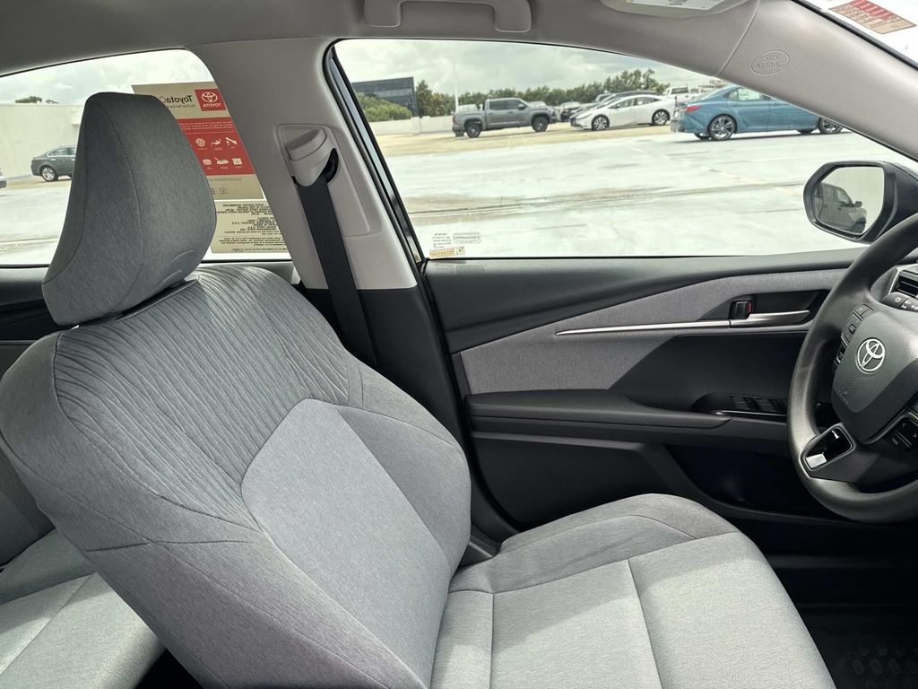 2026 Toyota Camry LE - 9