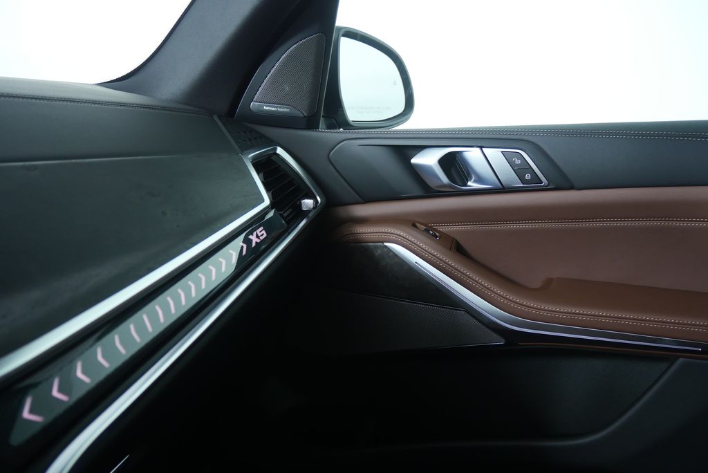 Thumbnail: 2026 BMW X5 - 25