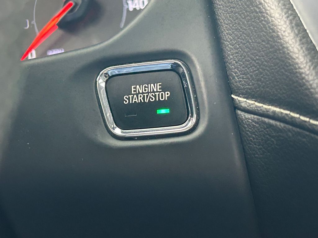 Used 2022 Summit White GMC SLE image 29