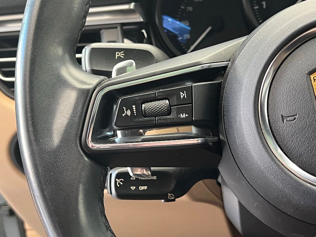 Thumbnail: 2022 Porsche Macan - 8