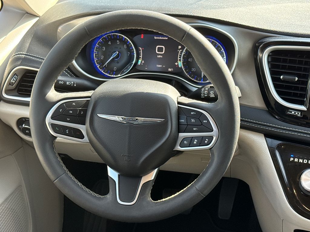 Used 2023 Chrysler Pacifica Van