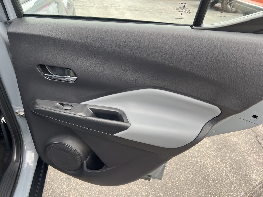 2024 Nissan Kicks SR photo