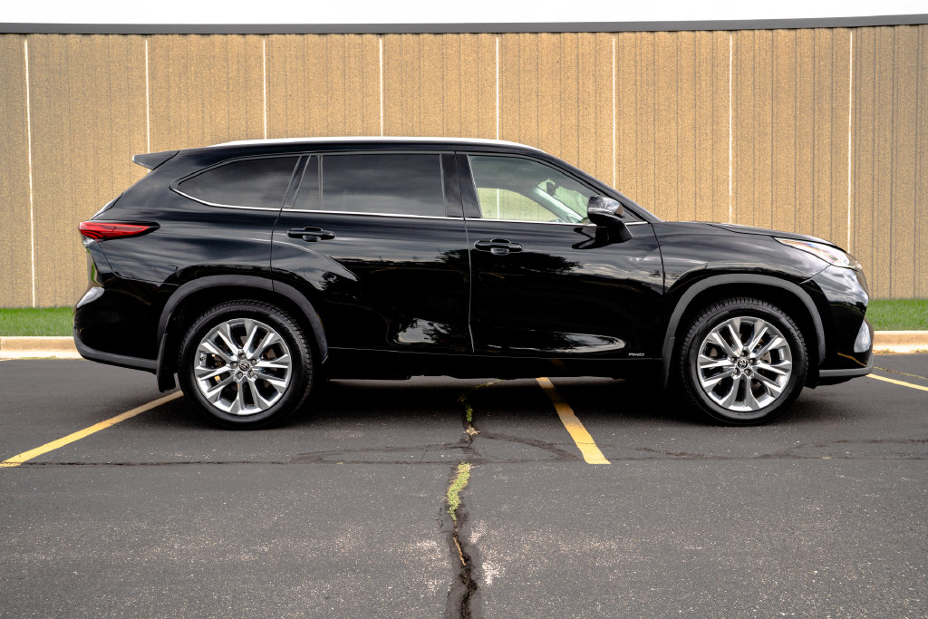 Used 2022 Toyota Highlander Hybrid SUV