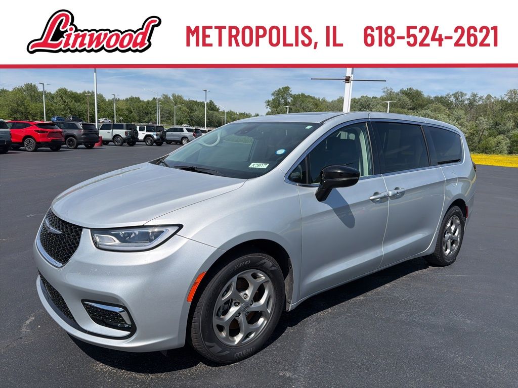 Silver Mist Clearcoat 2024 Chrysler Pacifica Limited FWD Minivan Front-Wheel Drive 9-Speed Automatic