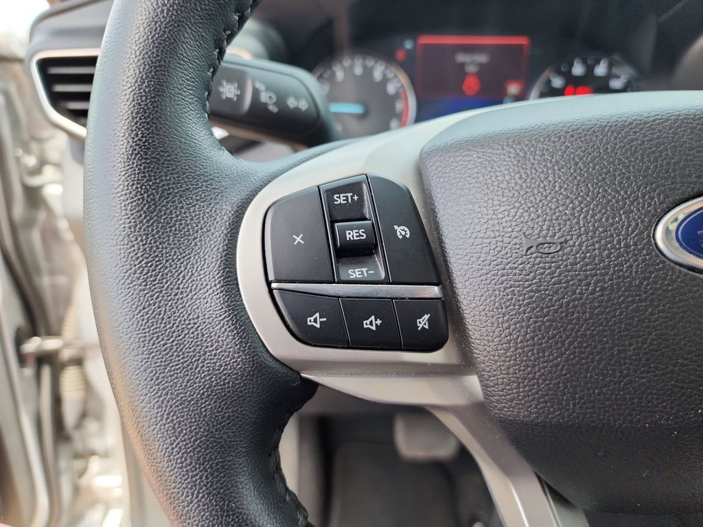 2023 Ford Explorer XLT photo