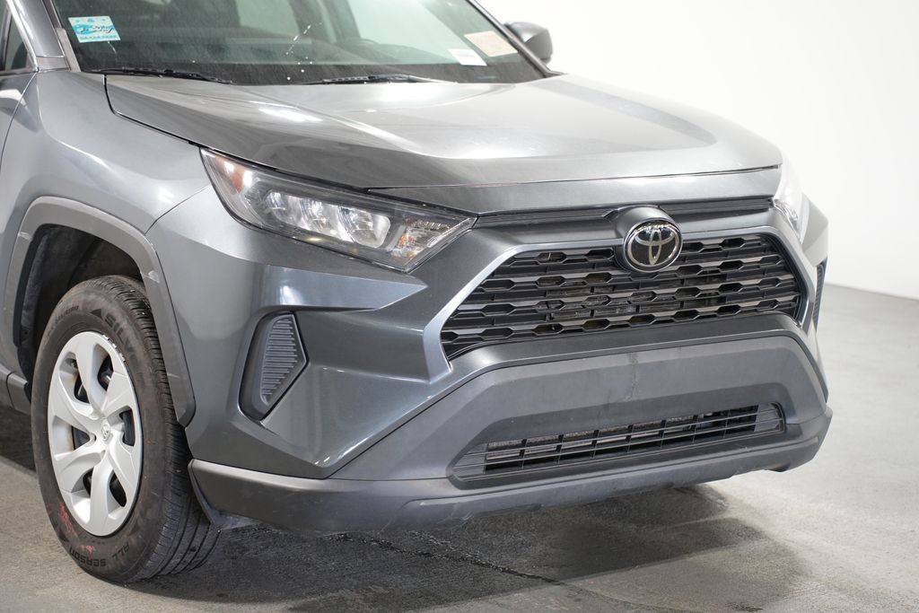 Thumbnail: 2021 Toyota RAV4 - 4