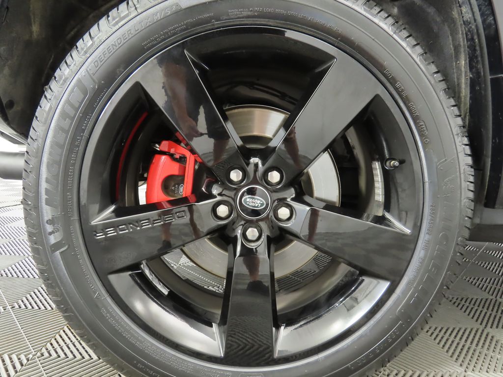 Thumbnail: 2023 Land Rover Defender - 32