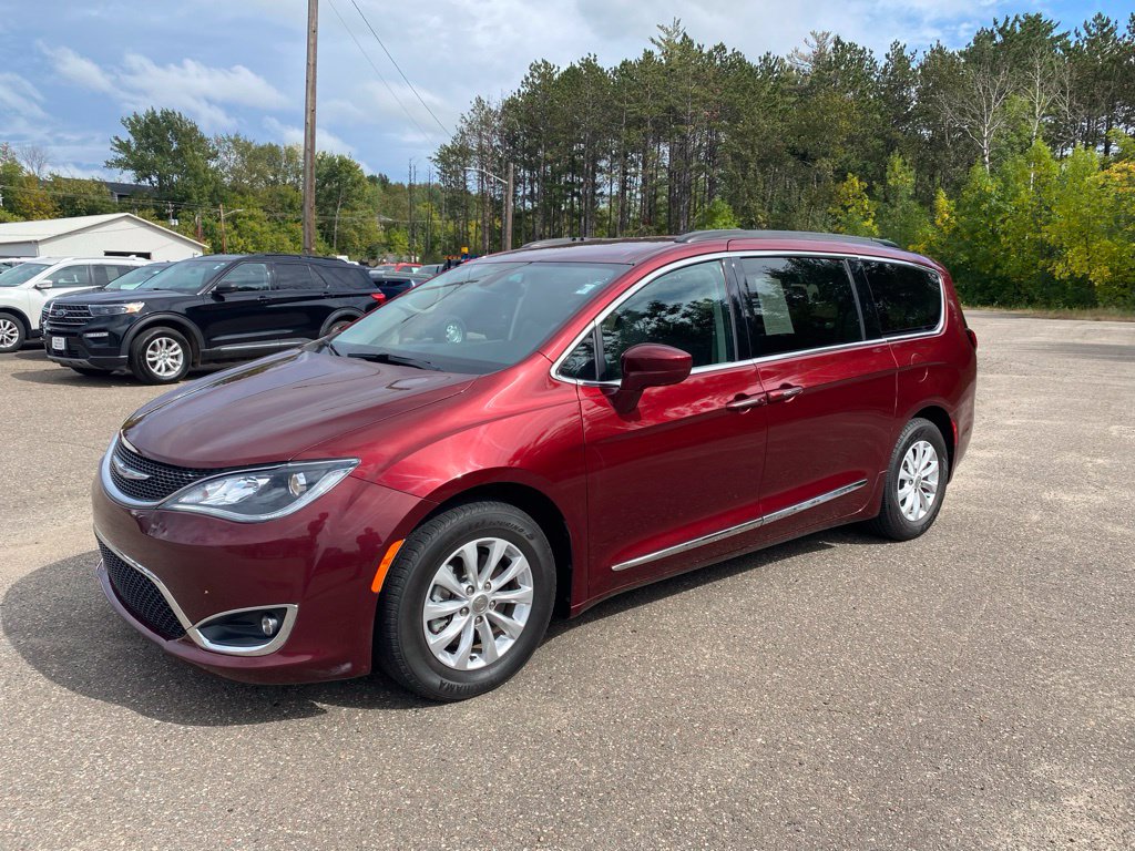 Velvet Red Pearlcoat 2017 Chrysler Pacifica Minivan Front-Wheel Drive 9-Speed Automatic