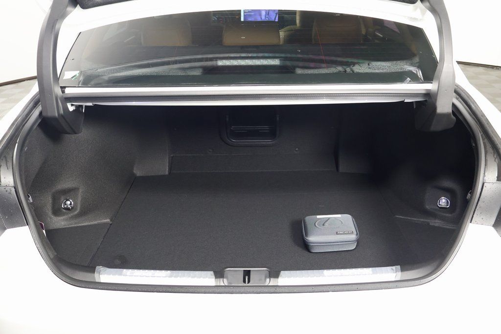 2025 Lexus ES Hybrid 300h Luxury 8