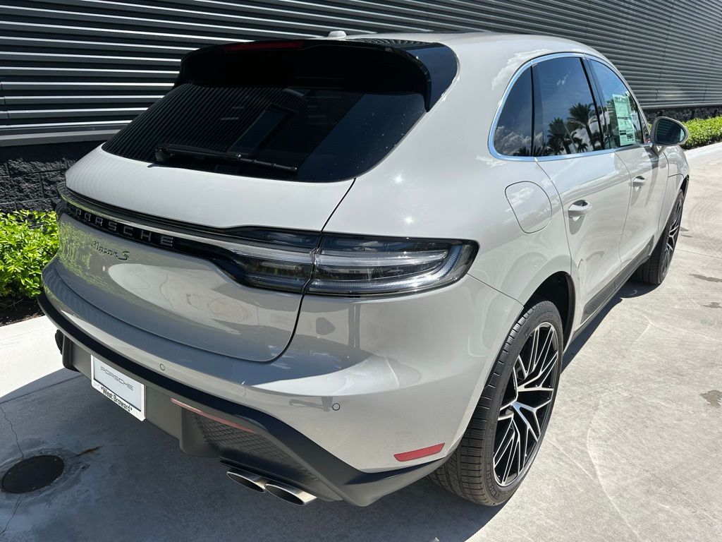 Thumbnail: 2025 Porsche Macan - 10