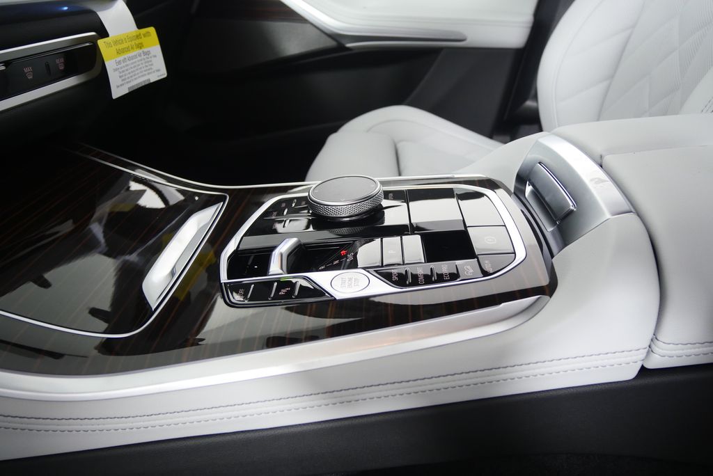 Thumbnail: 2026 BMW X5 - 21