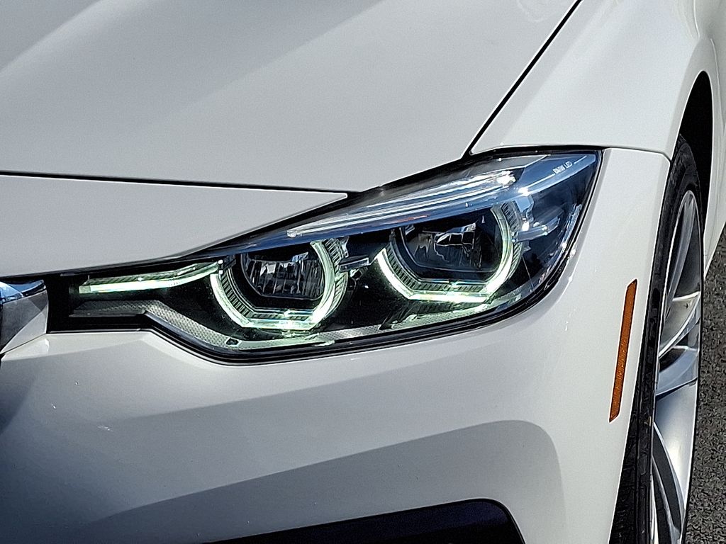 Thumbnail: 2018 BMW 3 Series - 9