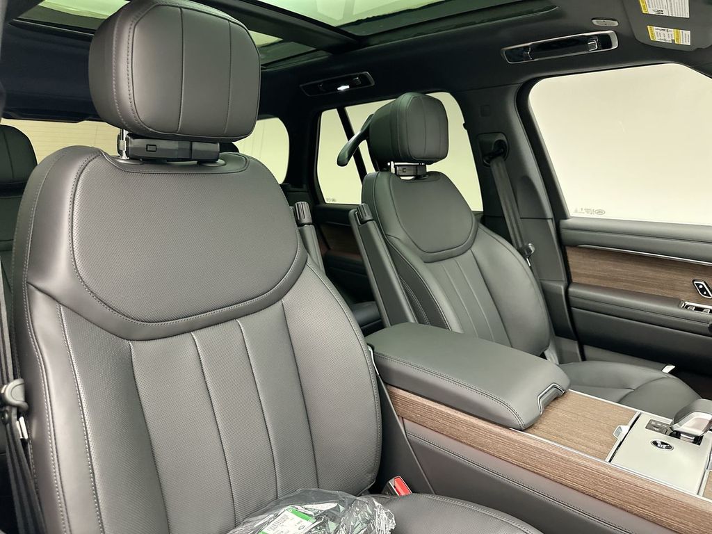 Thumbnail: 2026 Land Rover Range Rover - 6