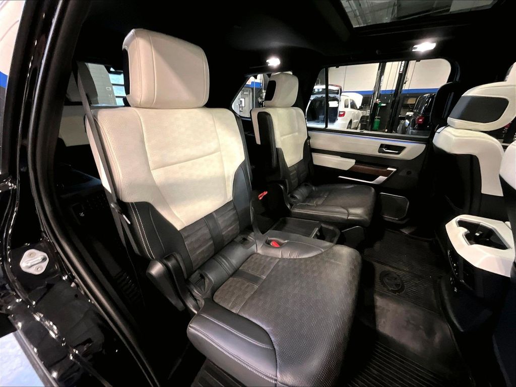 2024 Toyota Sequoia — photo 16