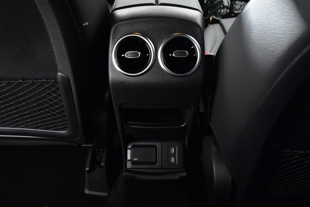 Thumbnail: 2025 Mercedes-Benz GLB - 31