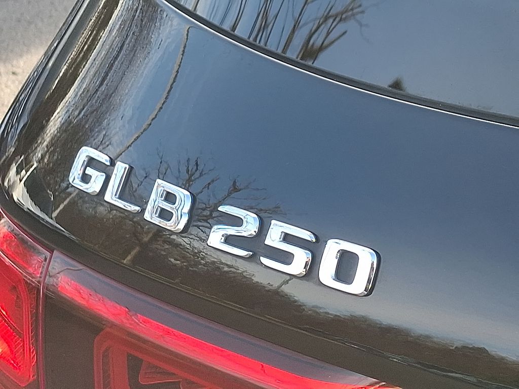 Thumbnail: 2023 Mercedes-Benz GLB - 31