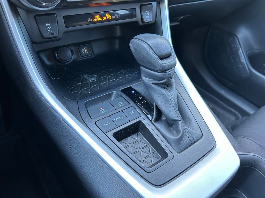 Thumbnail: 2025 Toyota RAV4 - 27