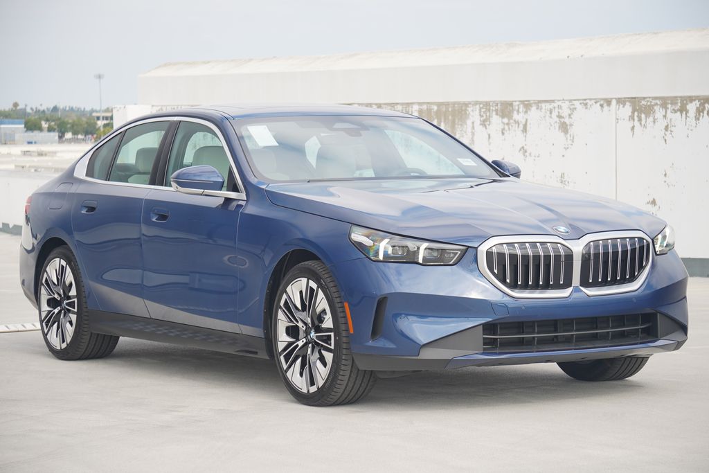 Thumbnail: 2025 BMW 5 Series - 3