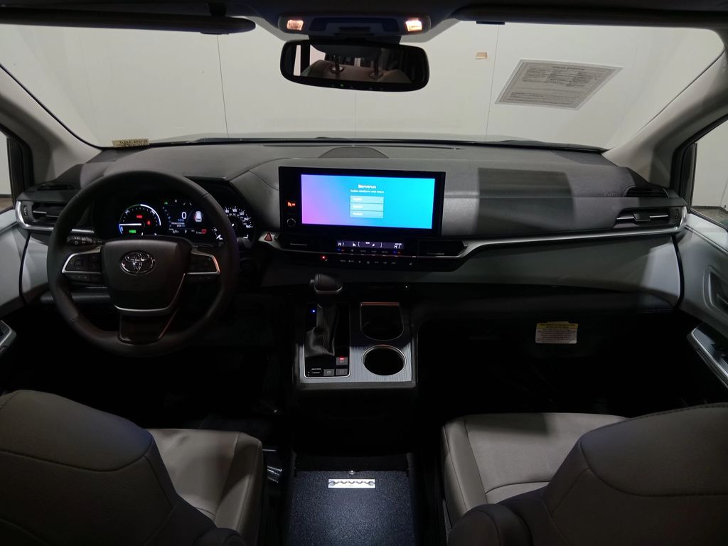 2025 Toyota Sienna XLE