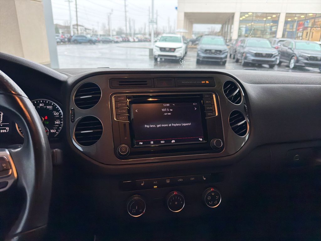 Thumbnail: 2016 Volkswagen Tiguan - 14