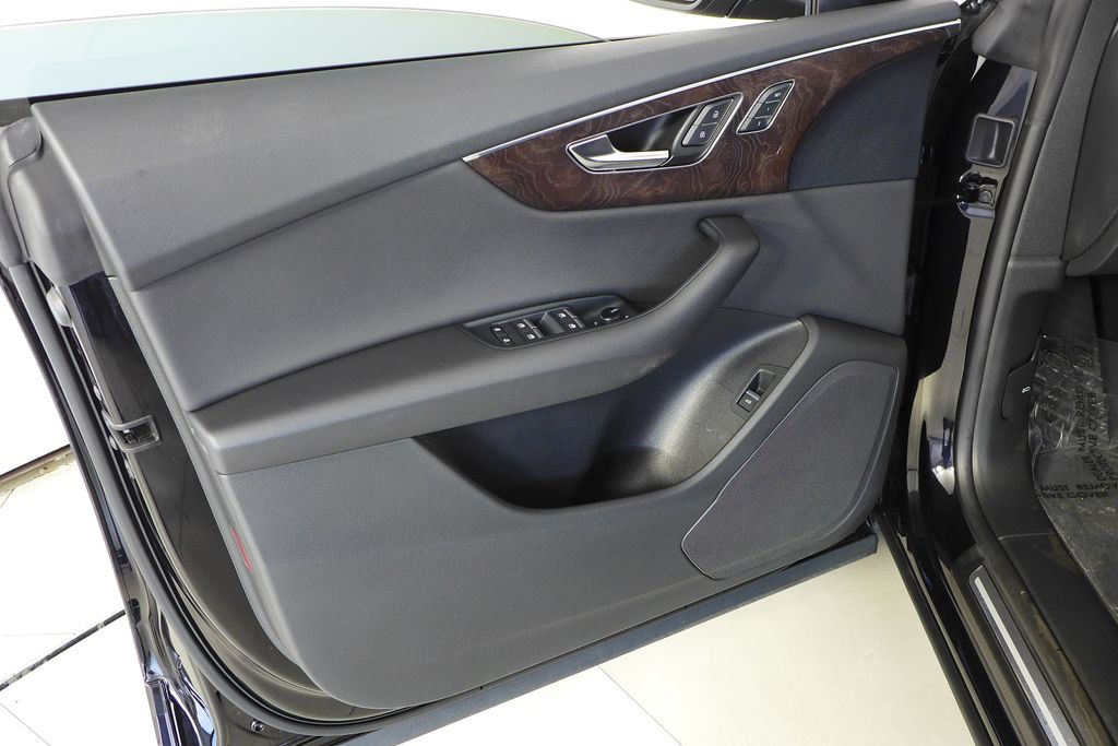 Thumbnail: 2020 Audi Q8 - 11