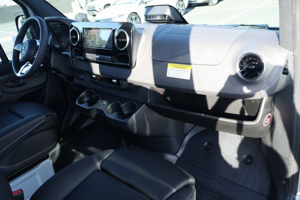 Thumbnail: 2026 Mercedes-Benz Sprinter - 5