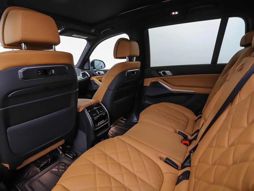 Thumbnail: 2026 BMW X7 - 21