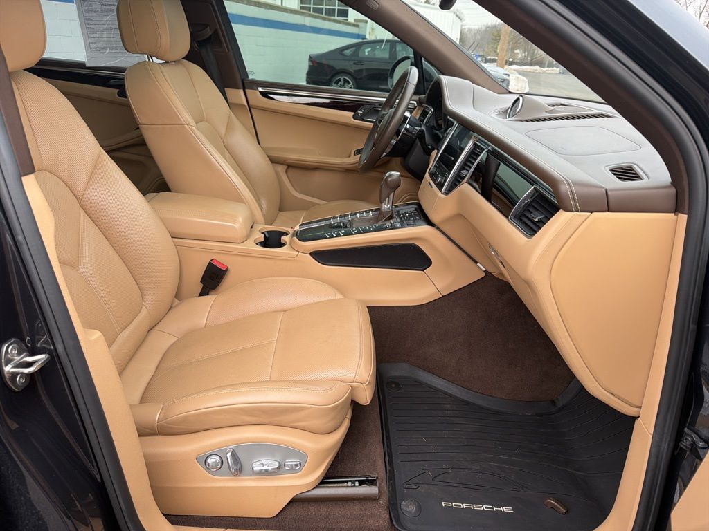 Thumbnail: 2017 Porsche Macan - 26