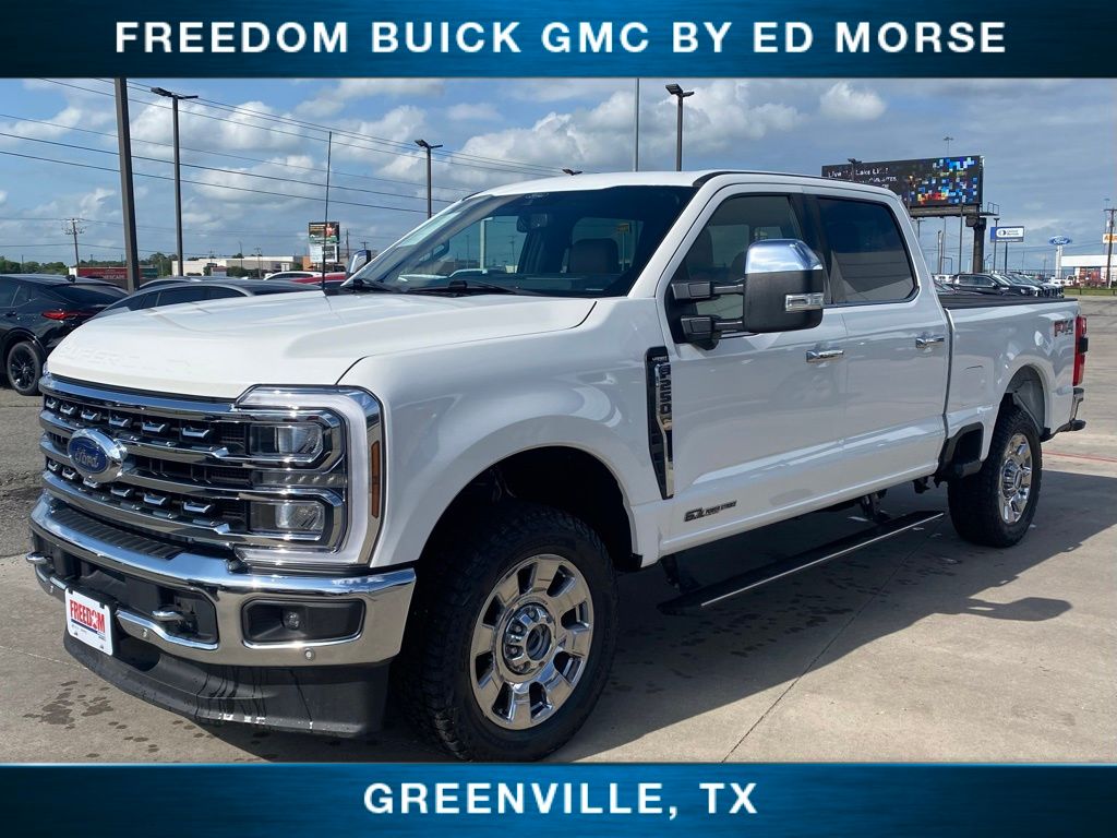 White Metallic 2024 Ford F-250 Super Duty Lariat Crew Cab 4WD Pickup Truck Four-Wheel Drive Automatic
