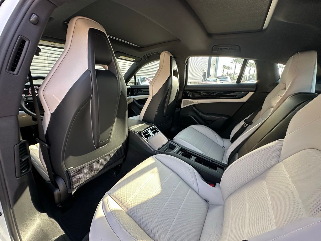 2024 Porsche Panamera  30