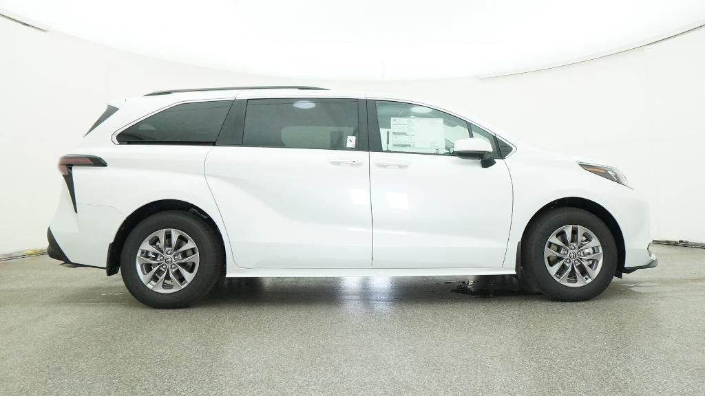 Thumbnail: 2025 Toyota Sienna - 25