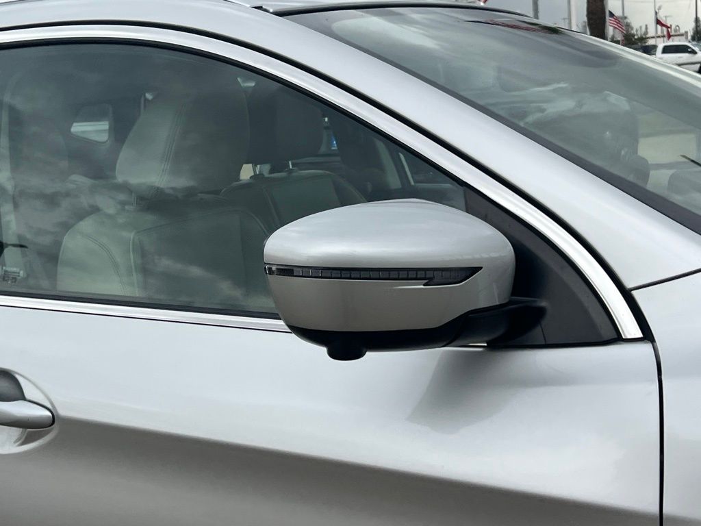 2022 Nissan Rogue Sport SL - 8