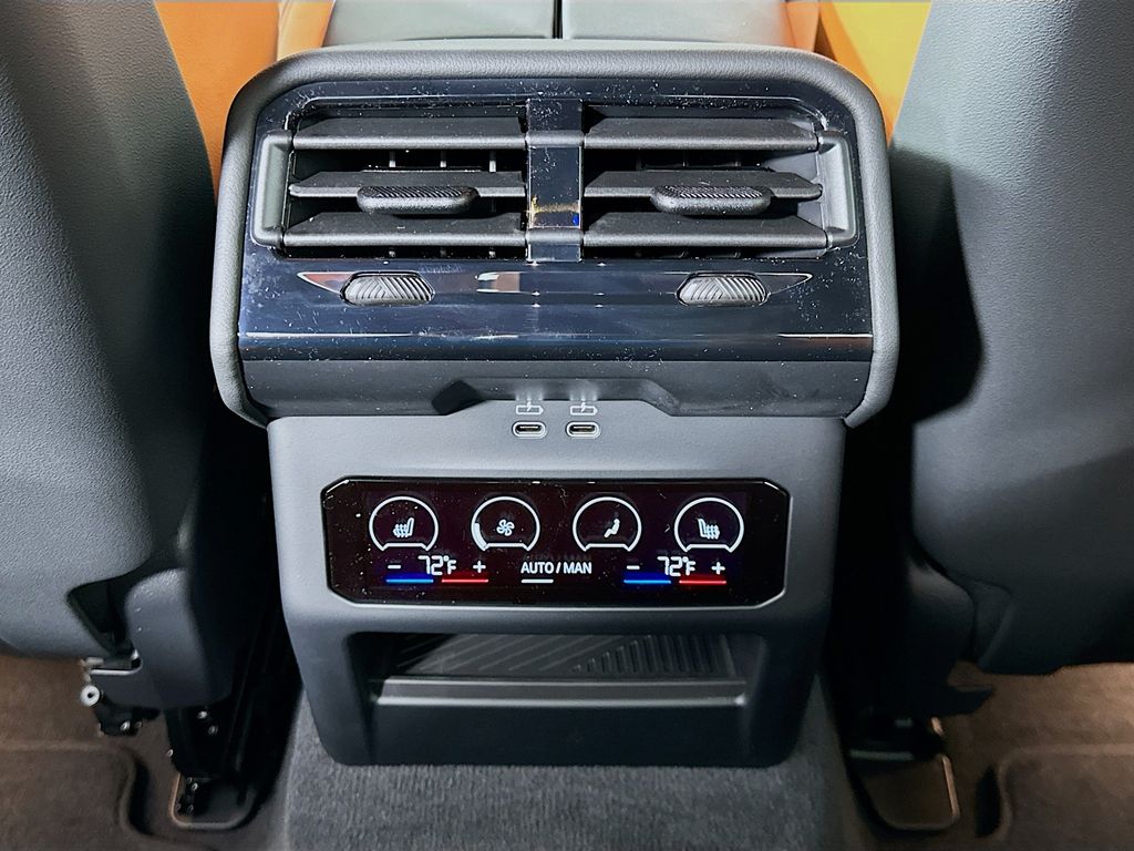 Thumbnail: 2026 BMW M5 - 18