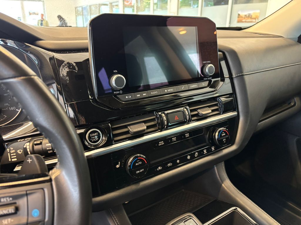 2023 Nissan Pathfinder SV
