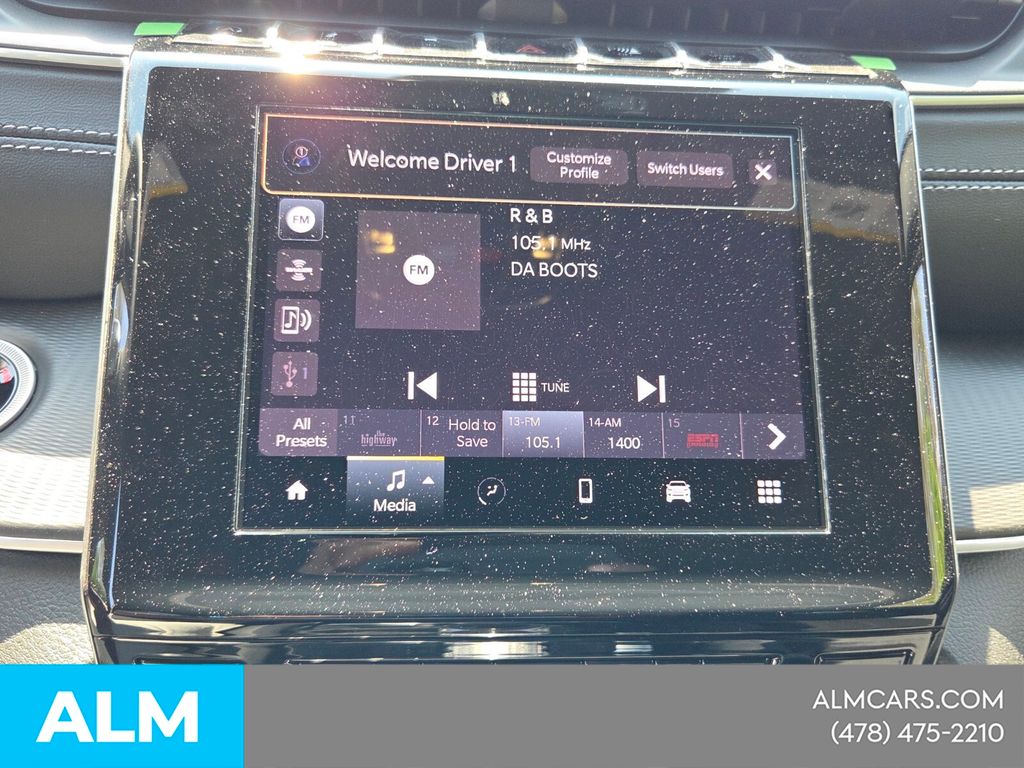 Used 2025 Silver Jeep Laredo image 24