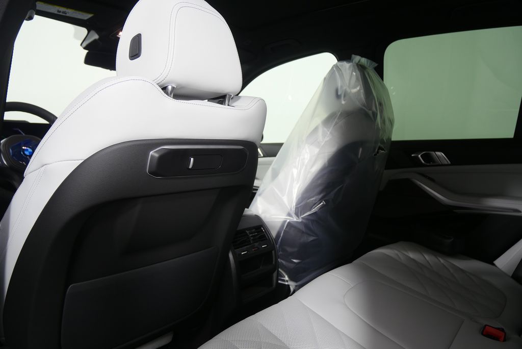 Thumbnail: 2026 BMW X5 - 16