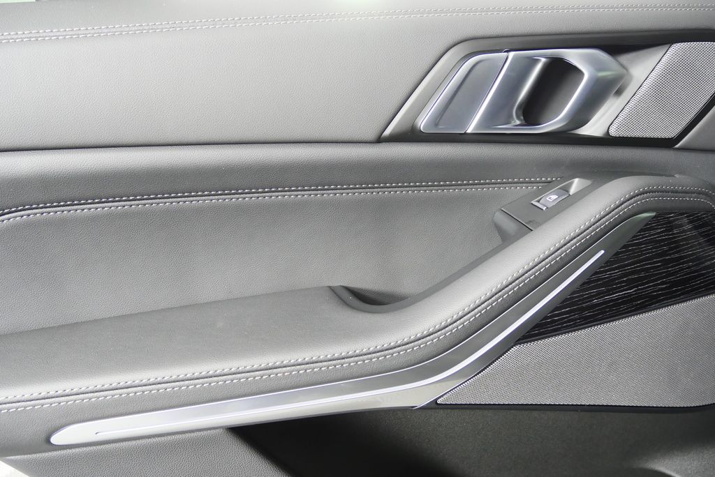 Thumbnail: 2026 BMW X5 - 14