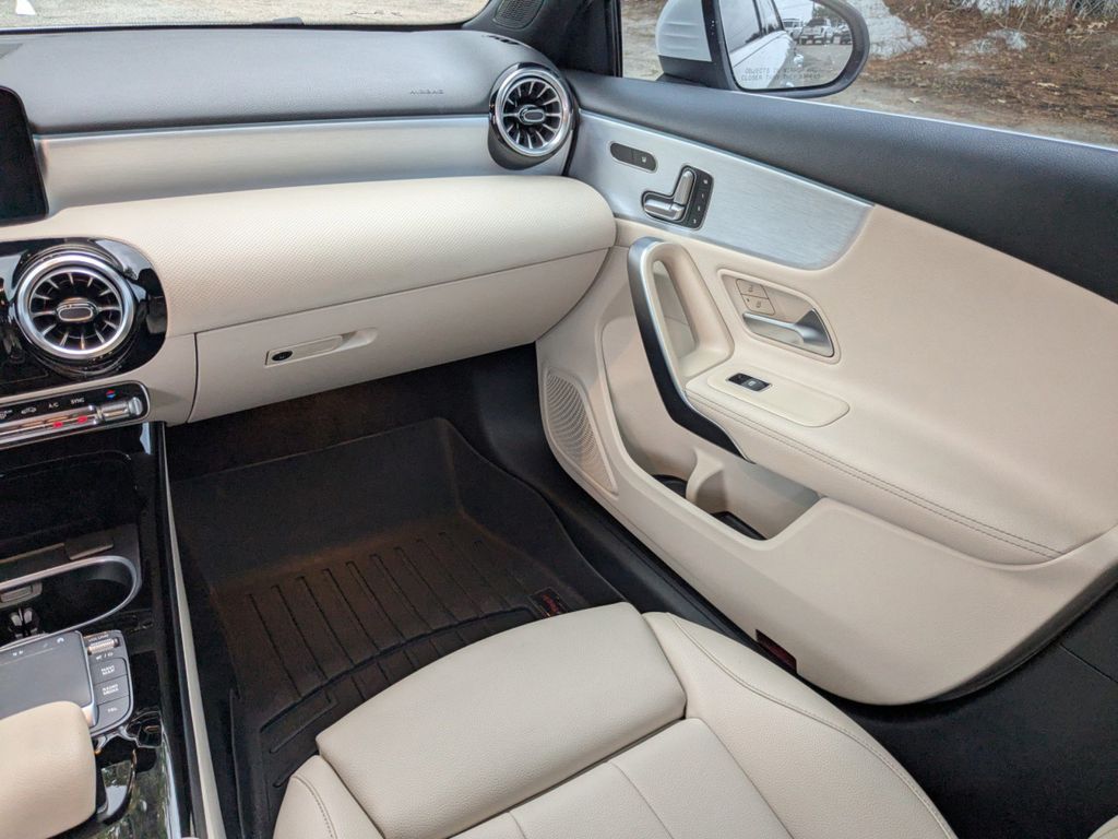 2022 Mercedes-Benz A 220 4MATIC