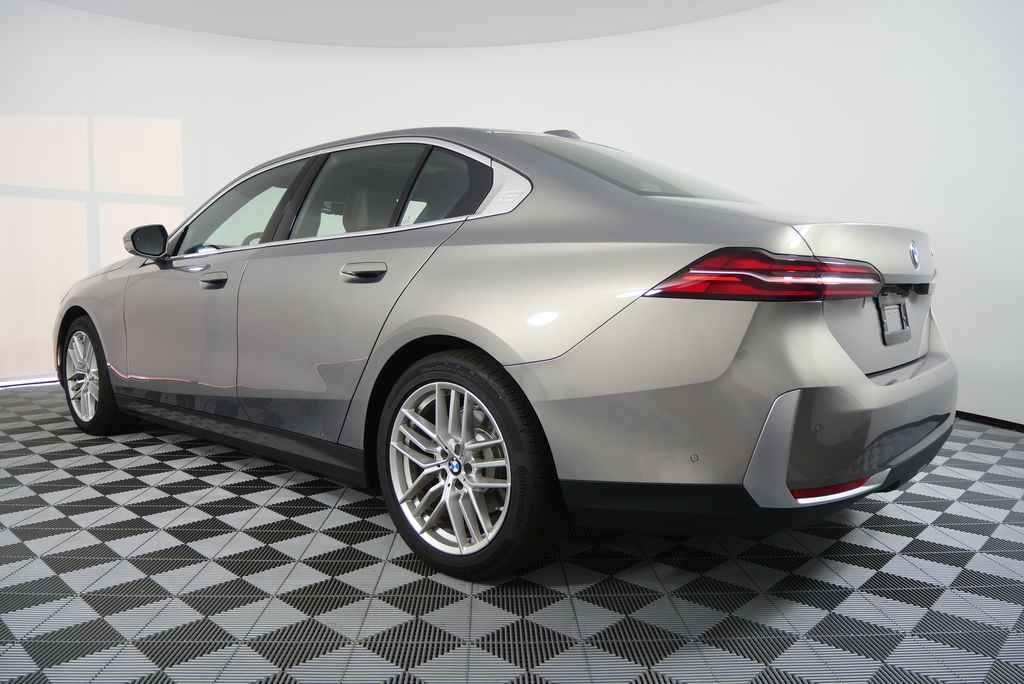 Thumbnail: 2024 BMW 5 Series - 5