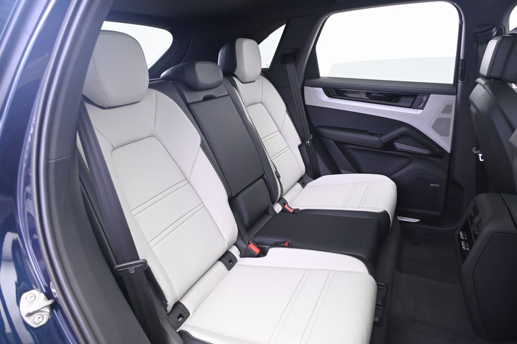 Thumbnail: 2026 Porsche Cayenne - 23