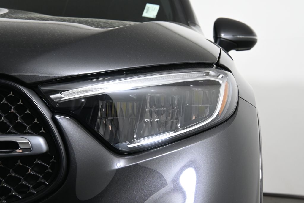 2025 Mercedes-Benz GLC 300 10